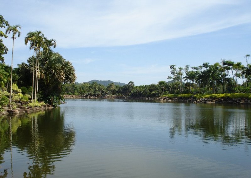 Lagoon at Nong Nooch Gardens